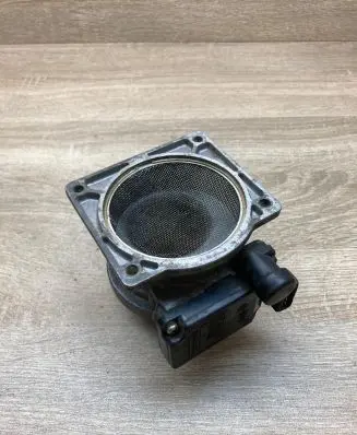 Volkswagen PASSAT B4 Mass air flow meter 054133471