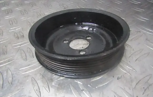 Volkswagen Golf V Water pump pulley 03d121028b