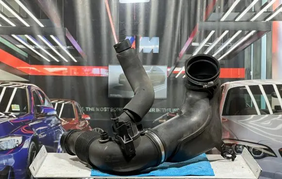 Air intake hose/pipe