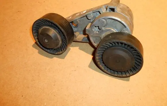 Volvo S60 Alternator belt tensioner 31251252