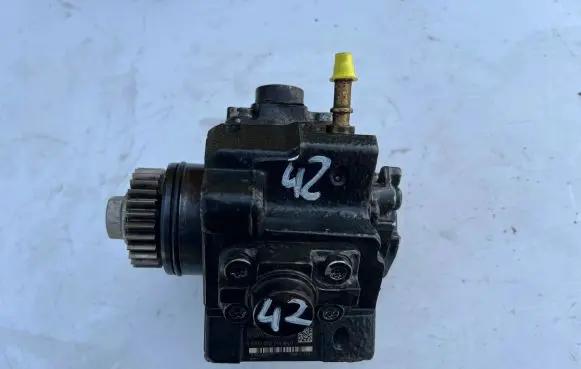 Nissan NV300 Fuel injection high pressure pump