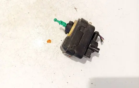 Volvo S60 Headlight level adjustment motor 