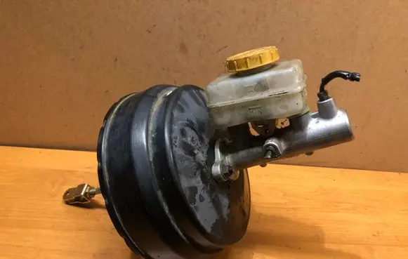 Subaru Impreza II Brake booster F01G06101Z
