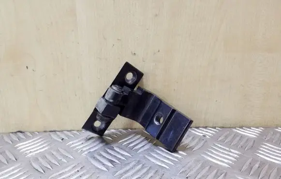 BMW 5 E60 E61 Rear door lower hinge 7068089