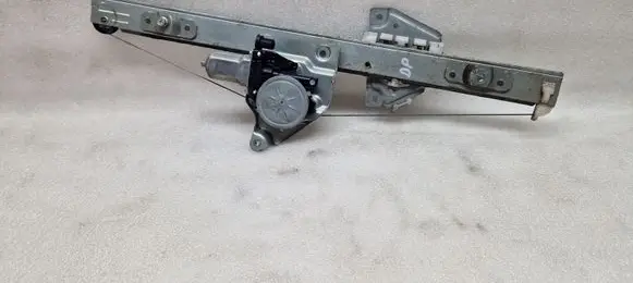 Suzuki Grand Vitara II Front door window regulator with motor 8343065J00