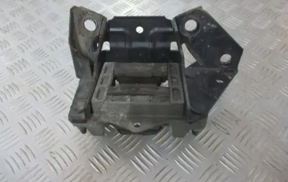 Ford Mondeo Mk III Engine mounting bracket