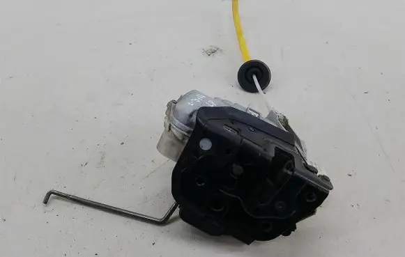 Audi A3 S3 8P Front door lock 4F1837015