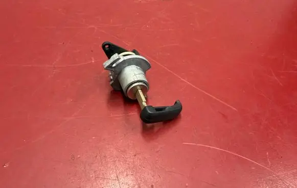 BMW X3 G01 Front door lock (next to the handle)
