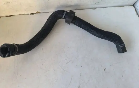 Coolant pipe/hose