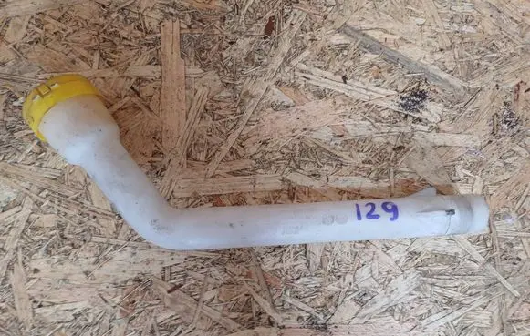 Renault Clio IV Window washer liquid tank fill tube 289150078R