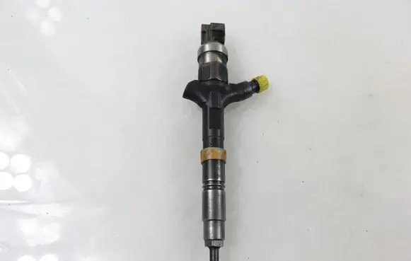 Toyota Avensis T220 Fuel injector 2367027030