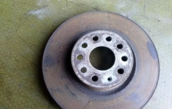 Volkswagen PASSAT B6 Front brake disc