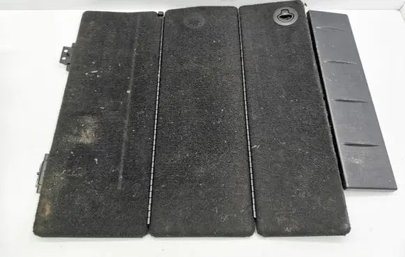 Trunk/boot floor carpet liner