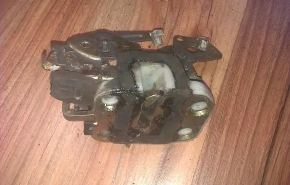 Mazda 121 Rear door lock