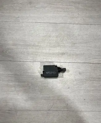 BMW 5 E39 Tailgate boot lock/latch motor 8377569