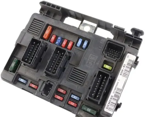 Peugeot 1007 Fuse module 9650618480 U118470003L BSMB3
