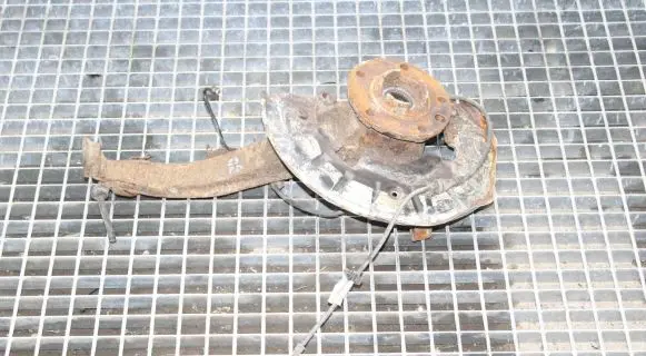 Volkswagen Touareg I Front wheel hub