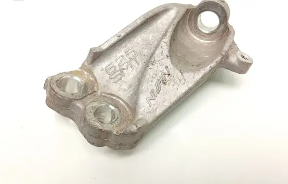 Engine mounting bracket