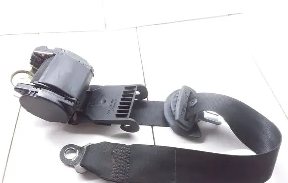 Volkswagen Golf III Rear seatbelt 1H3857805A 10031995