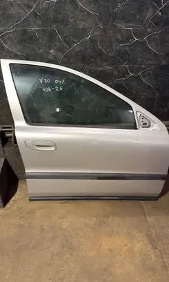 Volvo V70 Front door