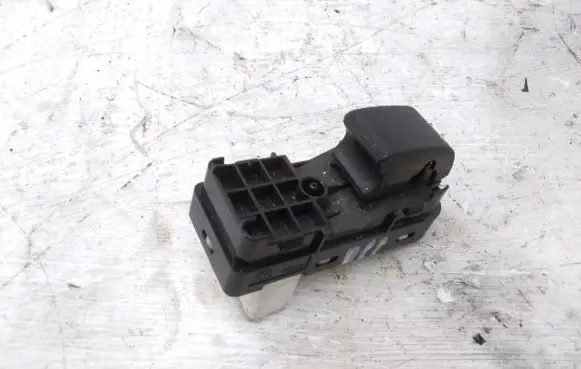 Mazda 3 II Electric window control switch BBM266370