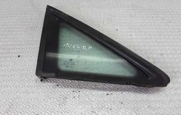 Volkswagen Touran I Front triangle window/glass 