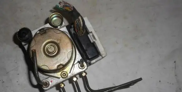 Suzuki Grand Vitara II ABS Pump 3205D0473 SK3-3131-1 BS85