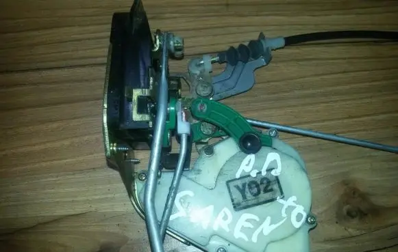 KIA Sorento Front door lock