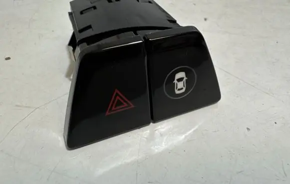 BMW 5 G30 G31 Hazard light switch 6993047 3474320104
