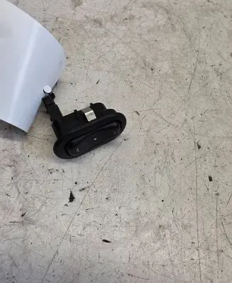 Opel Zafira A Electric window control switch 90561388