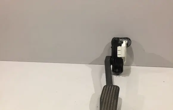 Volvo V70 Accelerator throttle pedal 9496821