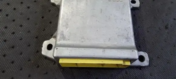 Mazda 626 Airbag control unit/module 3322051 0G04B