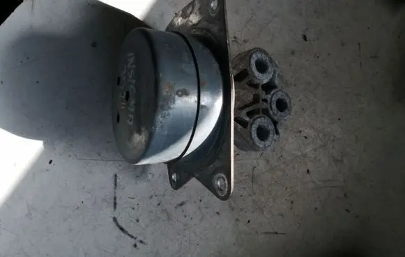 Opel Insignia A Engine mount bracket 13322173
