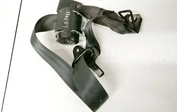 Middle seatbelt (rear)