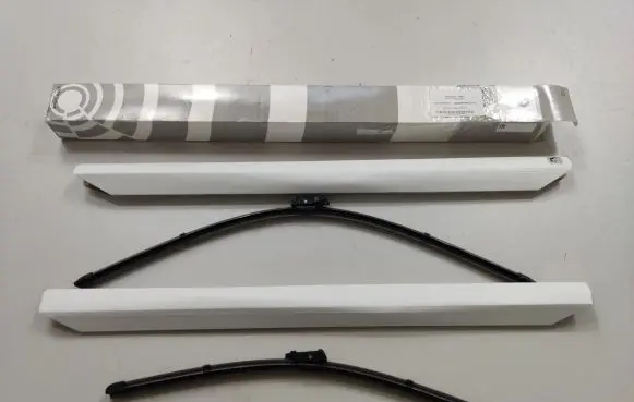 BMW X6 G06 Windshield/front glass wiper blade 9466377