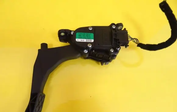 Volkswagen Fox Accelerator throttle pedal 6Q1721503C