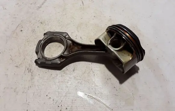 BMW 5 F10 F11 Piston with connecting rod 8653978