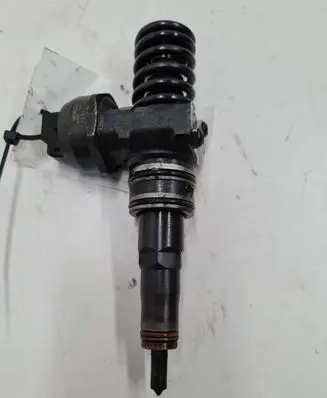 Volkswagen PASSAT B6 Fuel injector 038130073AG 0414720215
