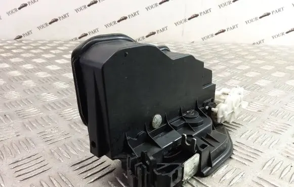 BMW X3 F25 Front door lock 7318419