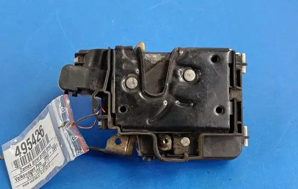 Volkswagen Polo III 6N 6N2 6NF Front door lock