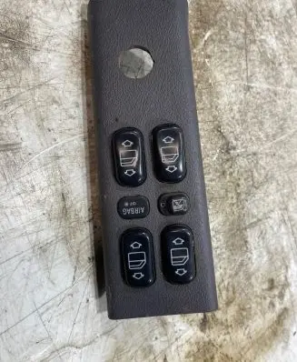 Mercedes-Benz A W168 Electric window control switch 1688206810 03753201