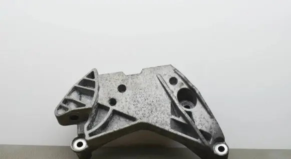 Audi Q3 8U Engine mounting bracket 06J199207P