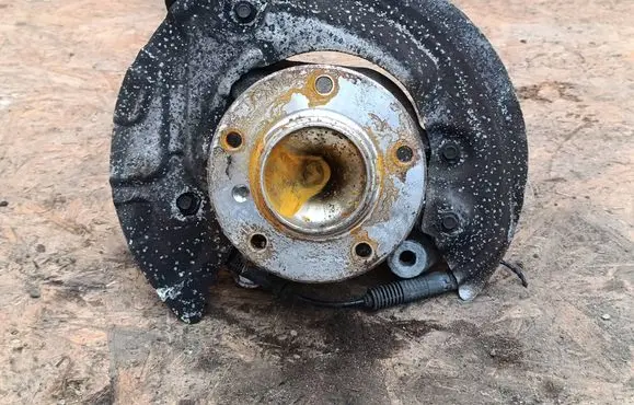 BMW 1 E81 E87 Front wheel hub 6764443 042106 2204210