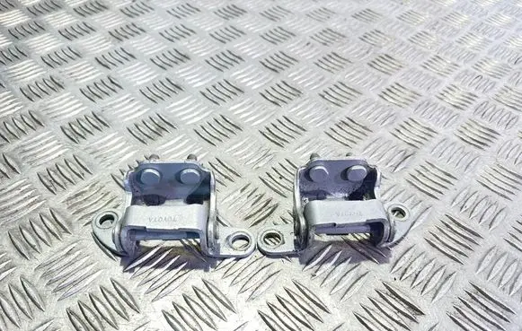 Toyota Yaris Loading door hinge set 