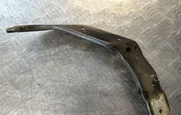 Citroen C4 II Picasso Fender mounting bracket 017242C02