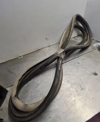 Volkswagen Golf IV Front door rubber seal