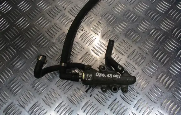 Opel Zafira B Fuel distributor 