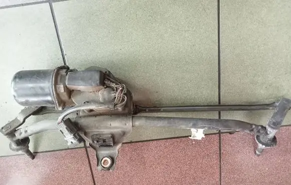 Opel Vivaro Front wiper linkage and motor 000