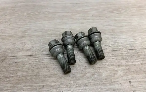 Volkswagen Touareg II Nuts/bolts WHT004676