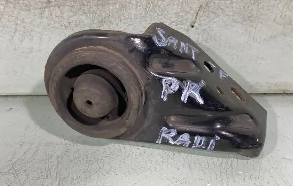 Radiator mount bracket